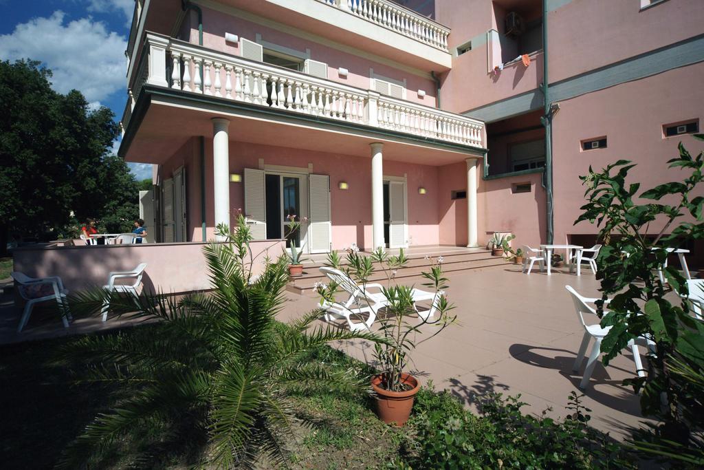 Hotel Happy Марина ди Пиетрасанта Екстериор снимка