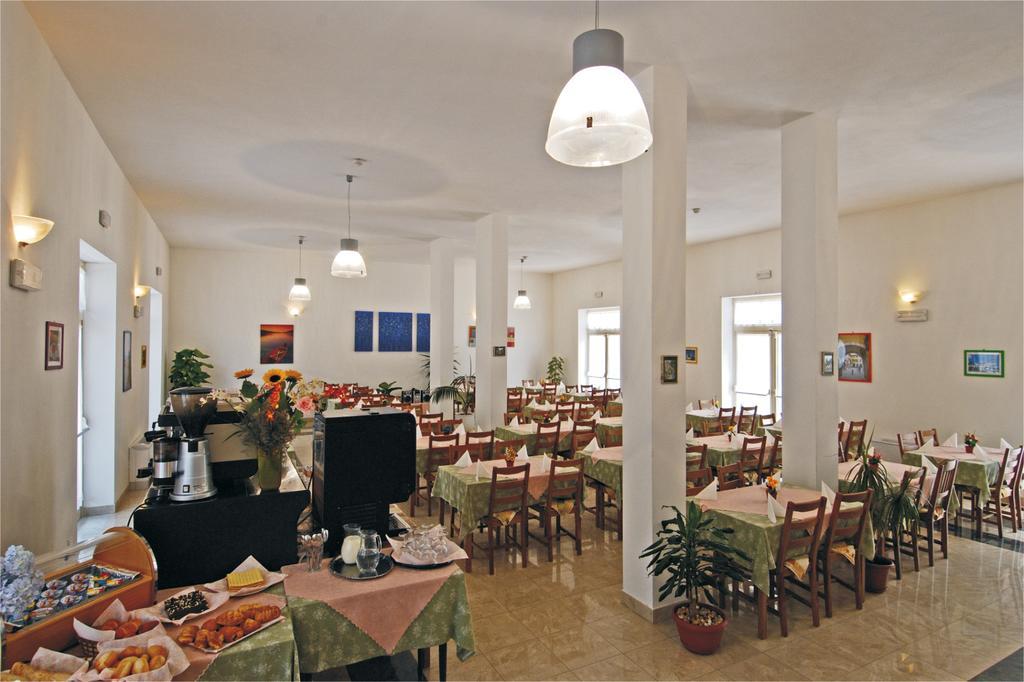 Hotel Happy Марина ди Пиетрасанта Екстериор снимка