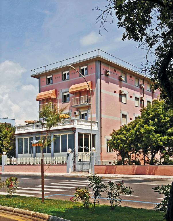 Hotel Happy Марина ди Пиетрасанта Екстериор снимка