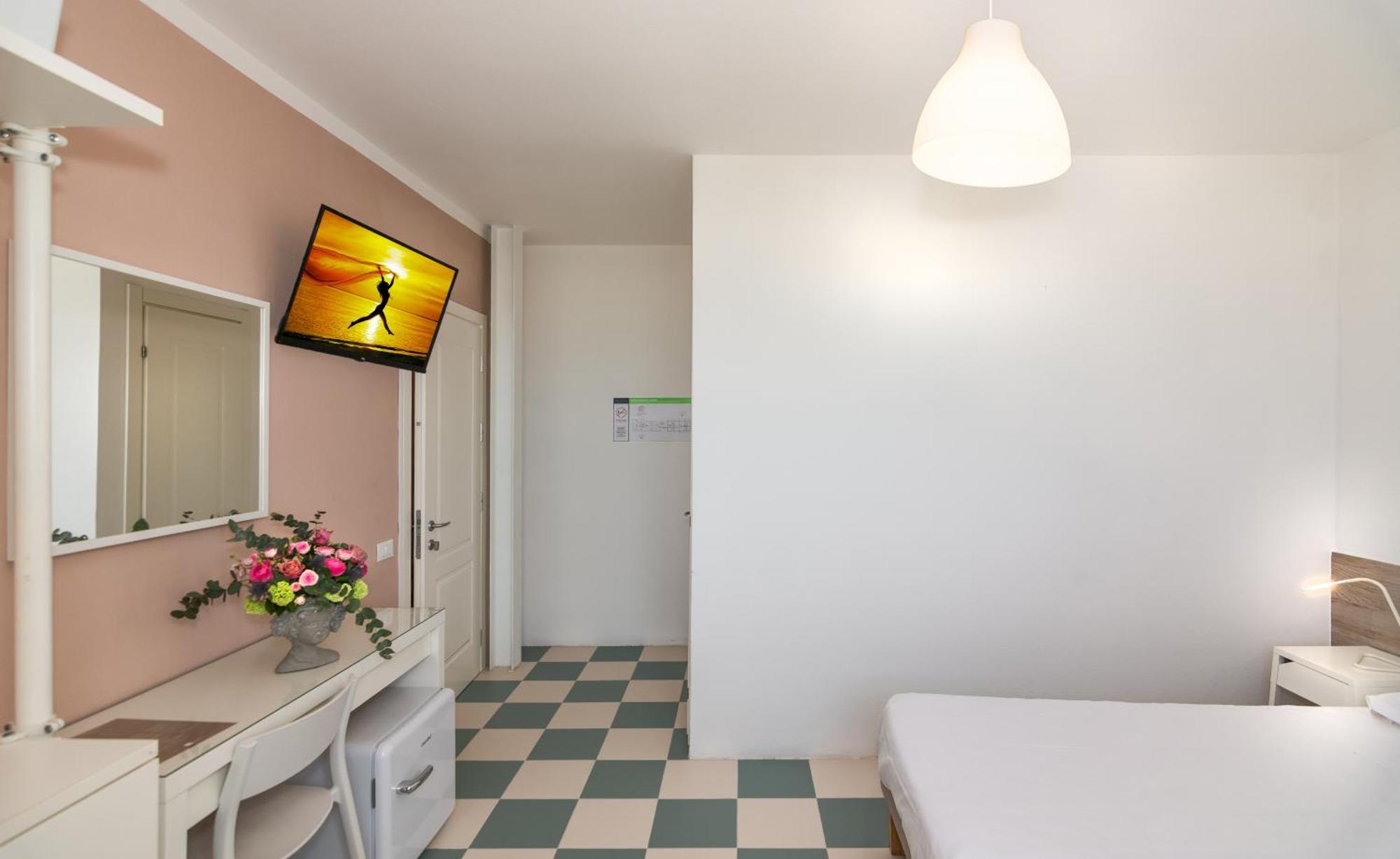 Hotel Happy Марина ди Пиетрасанта Екстериор снимка