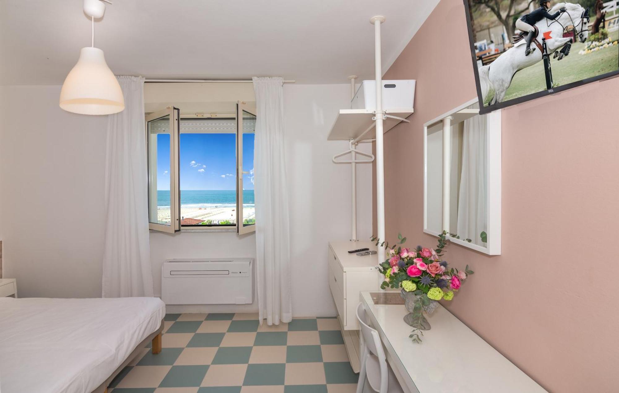 Hotel Happy Марина ди Пиетрасанта Екстериор снимка