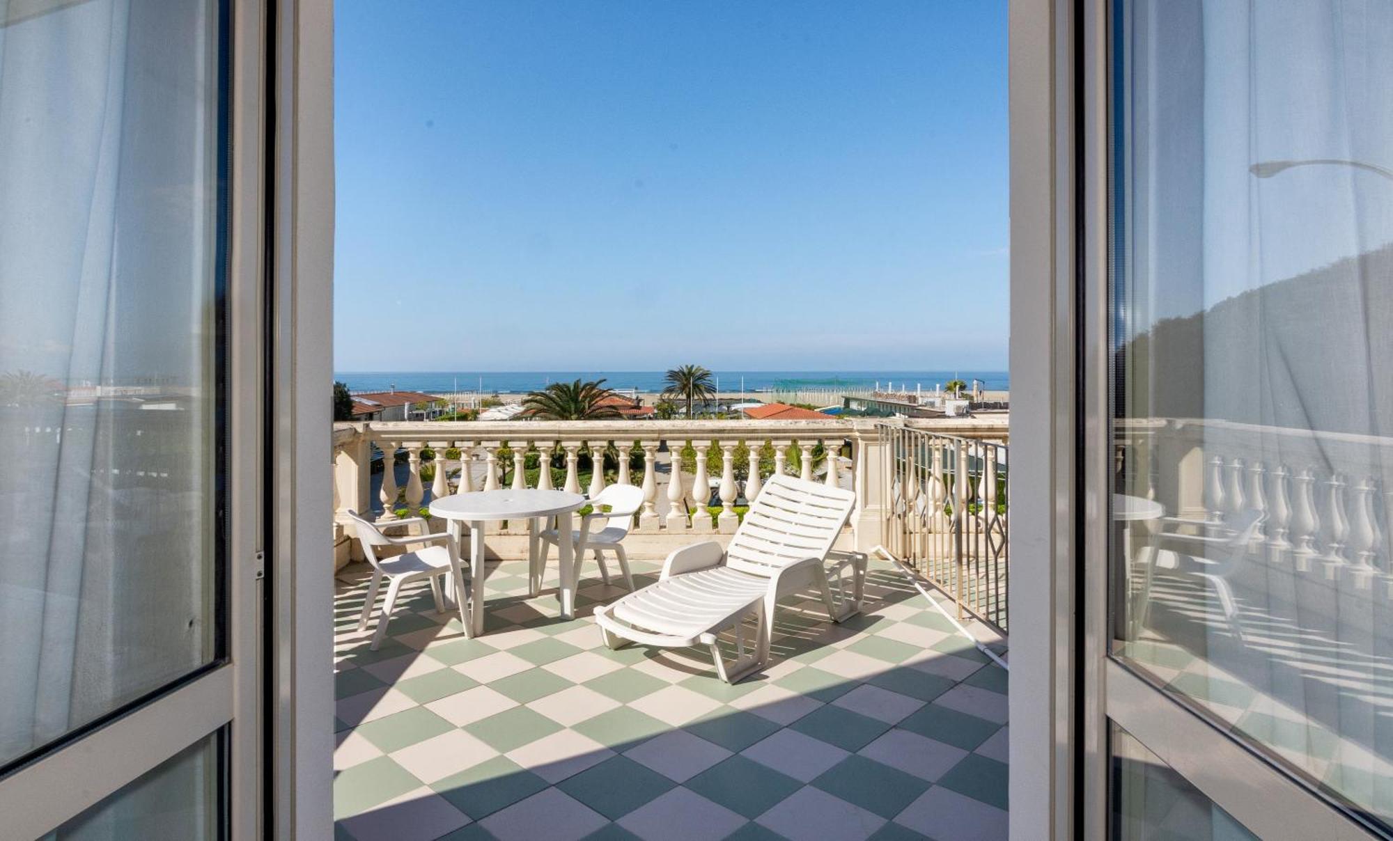 Hotel Happy Марина ди Пиетрасанта Екстериор снимка