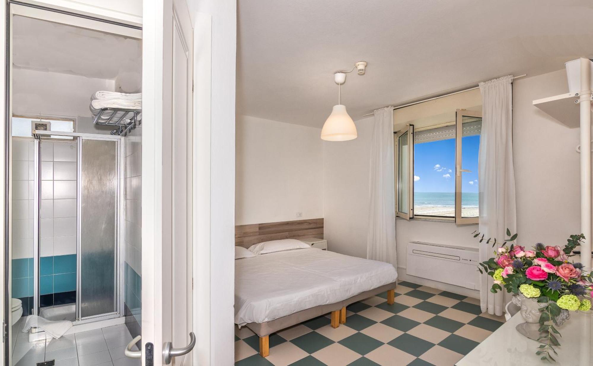 Hotel Happy Марина ди Пиетрасанта Екстериор снимка