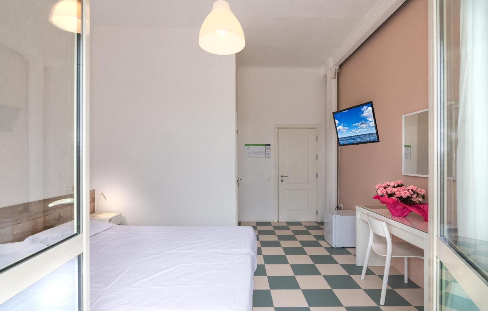 Hotel Happy Марина ди Пиетрасанта Екстериор снимка