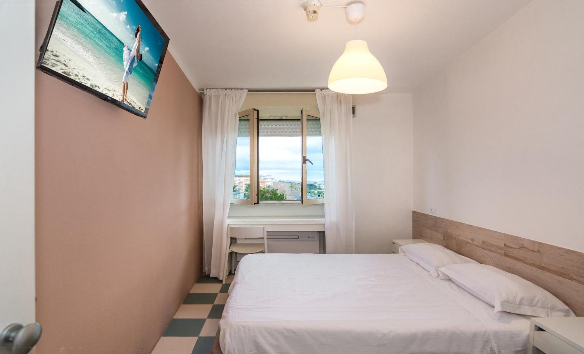 Hotel Happy Марина ди Пиетрасанта Екстериор снимка