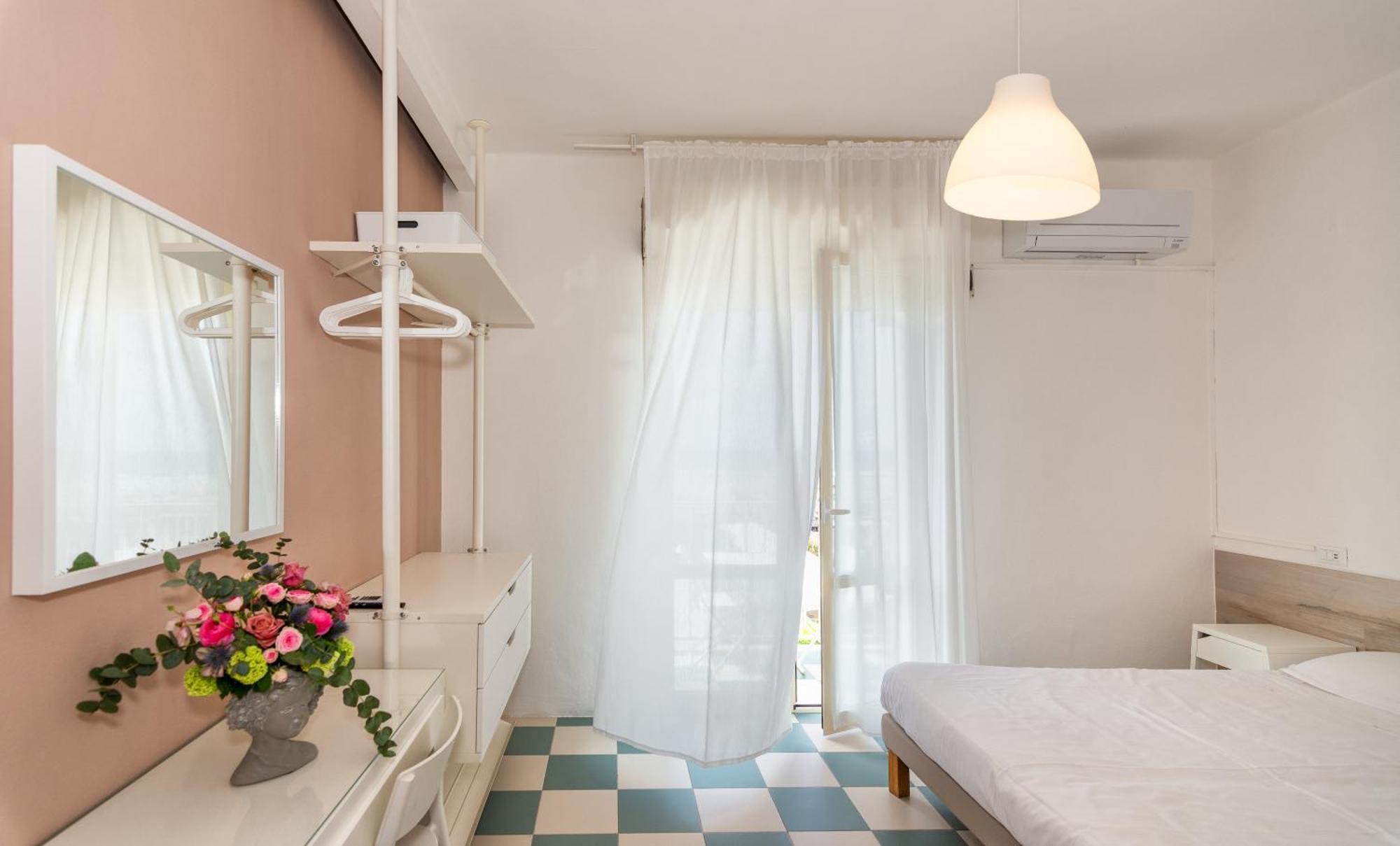 Hotel Happy Марина ди Пиетрасанта Екстериор снимка