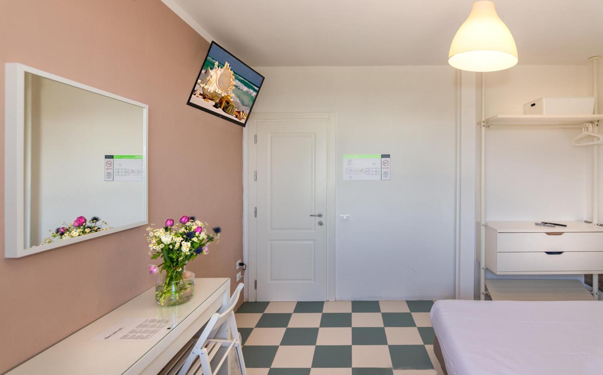Hotel Happy Марина ди Пиетрасанта Екстериор снимка