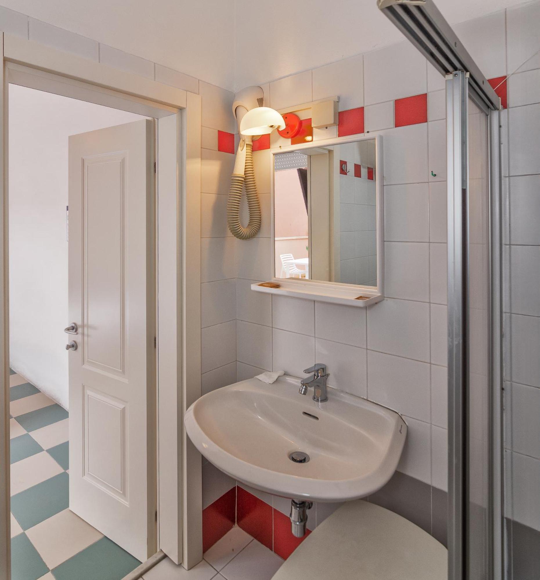 Hotel Happy Марина ди Пиетрасанта Екстериор снимка