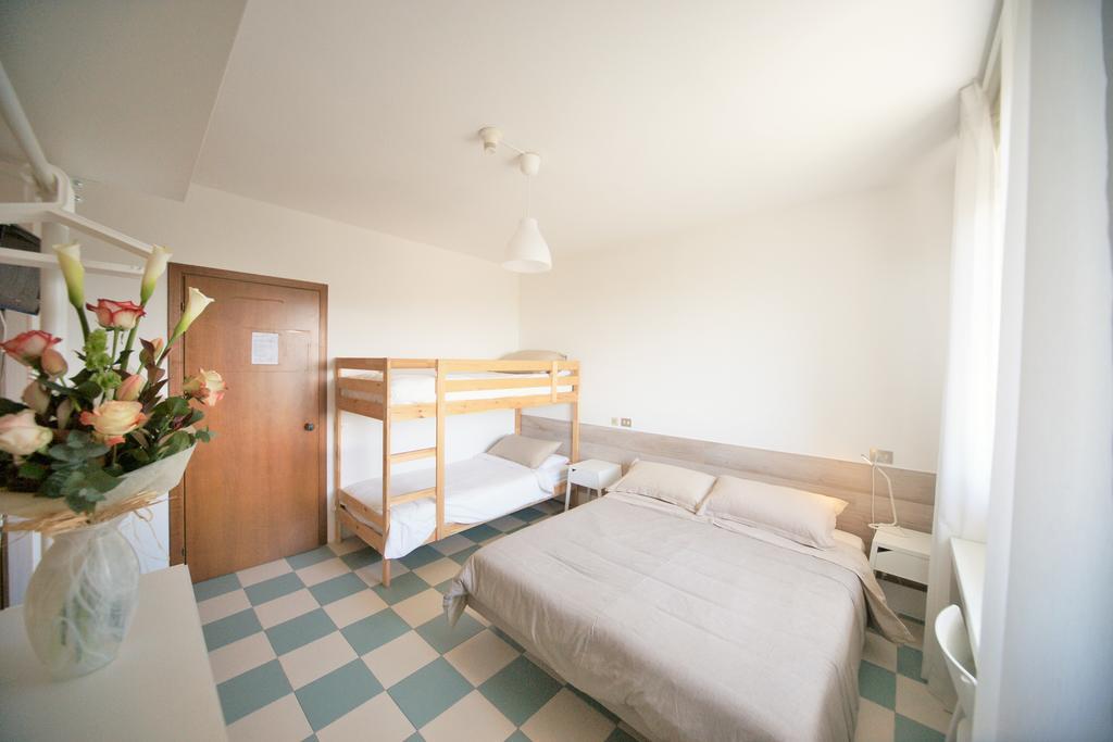 Hotel Happy Марина ди Пиетрасанта Екстериор снимка