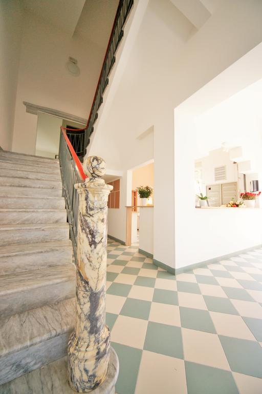Hotel Happy Марина ди Пиетрасанта Екстериор снимка